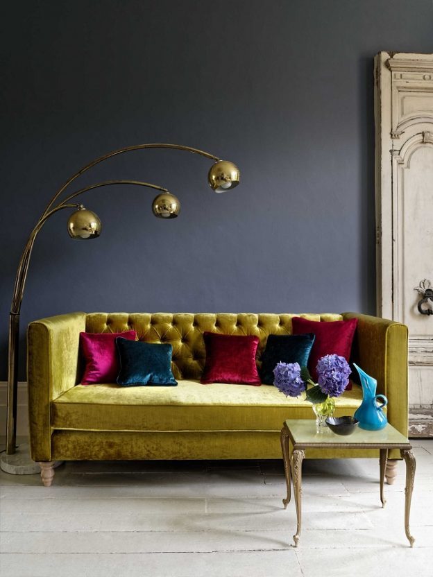 Goldenes Samt-Sofa